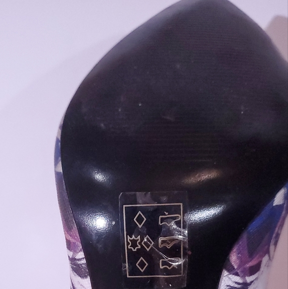 Aldo Floral Pointed Stilleto Heel - Picture 2 of 3